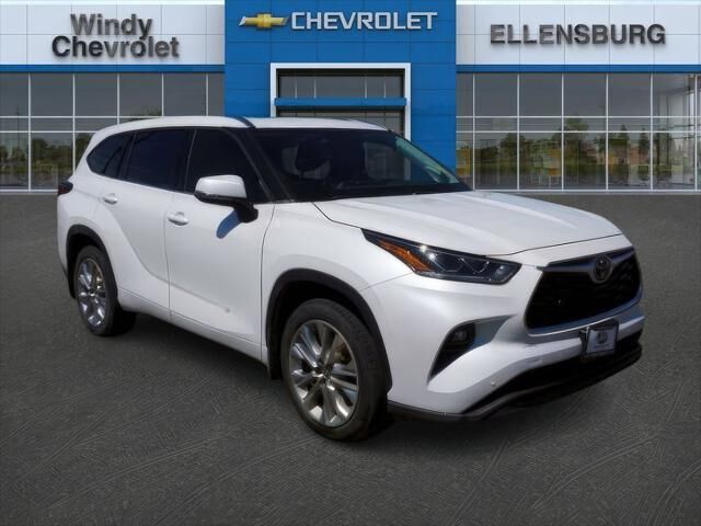 2022 Toyota Highlander Limited — photo 1 of 13