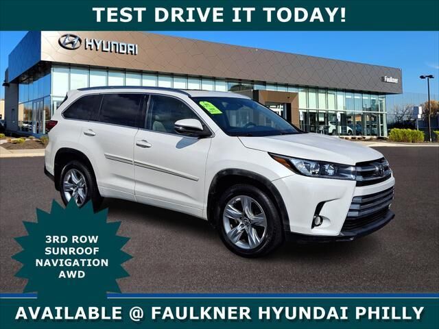 2017 Toyota Highlander Limited — photo 1 of 3