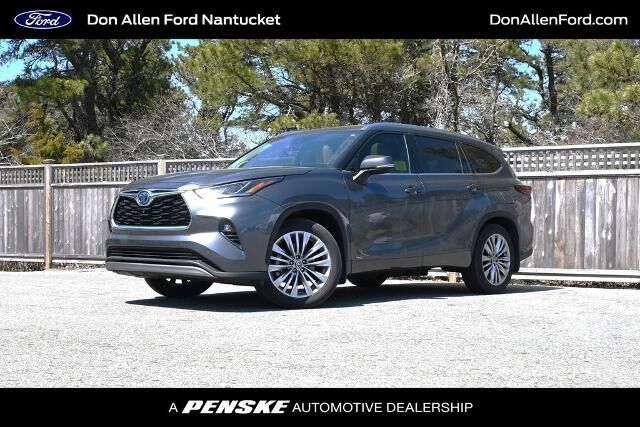 2024 Toyota Highlander Hybrid Platinum