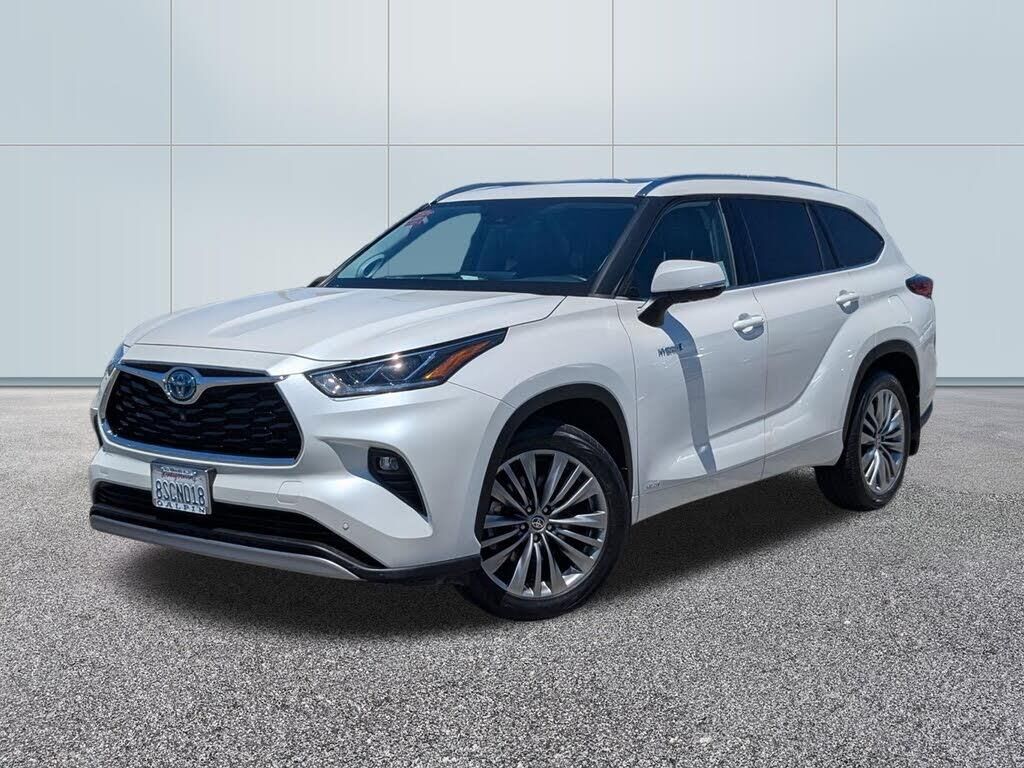 2020 Toyota Highlander Hybrid Platinum — photo 1 of 1