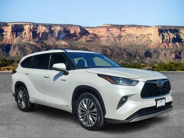 2021 Toyota Highlander Hybrid Platinum