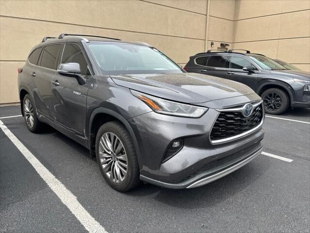 2021 Toyota Highlander Hybrid Platinum — photo 1 of 5