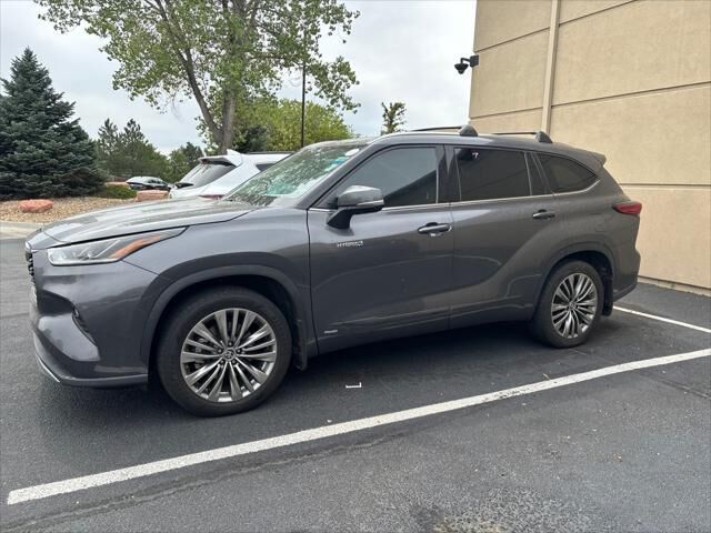2021 Toyota Highlander Hybrid Platinum