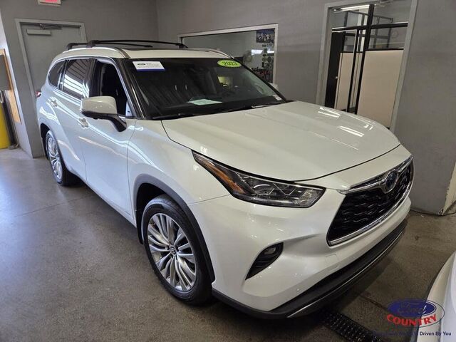 2023 Toyota Highlander Hybrid Platinum