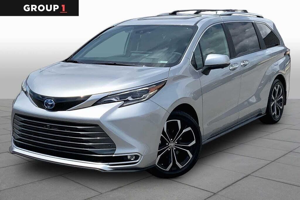 2025 Toyota Sienna Platinum 7-Passenger — photo 1 of 1