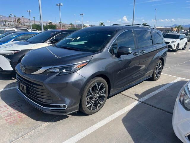 2025 Toyota Sienna Platinum 7-Passenger