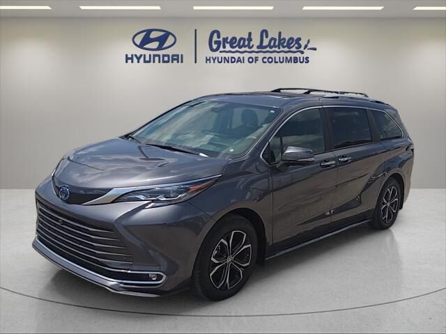 2025 Toyota Sienna Platinum 7-Passenger