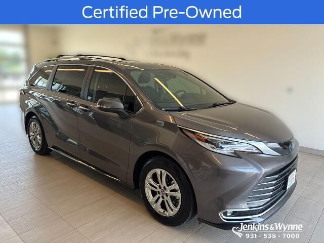 2023 Toyota Sienna Platinum 7-Passenger