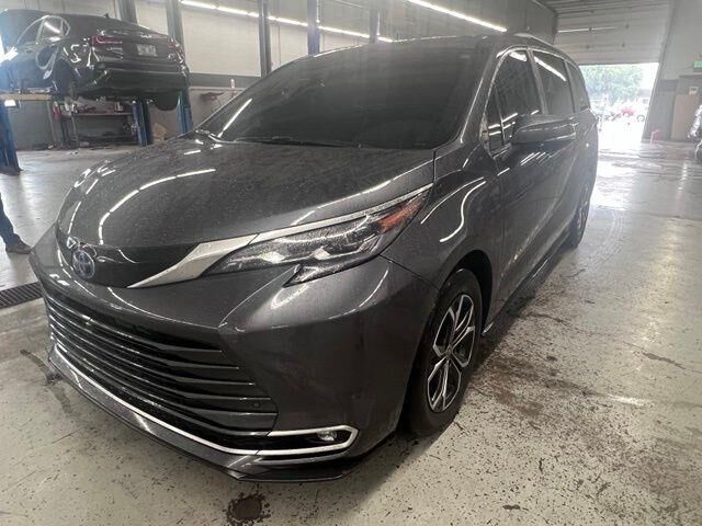 2025 Toyota Sienna Platinum 7-Passenger