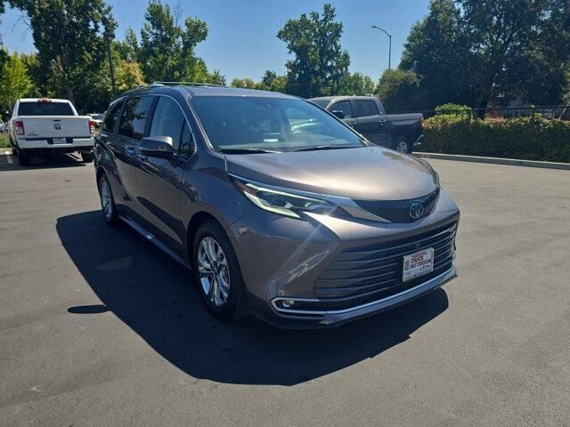 2022 Toyota Sienna Platinum 7-Passenger