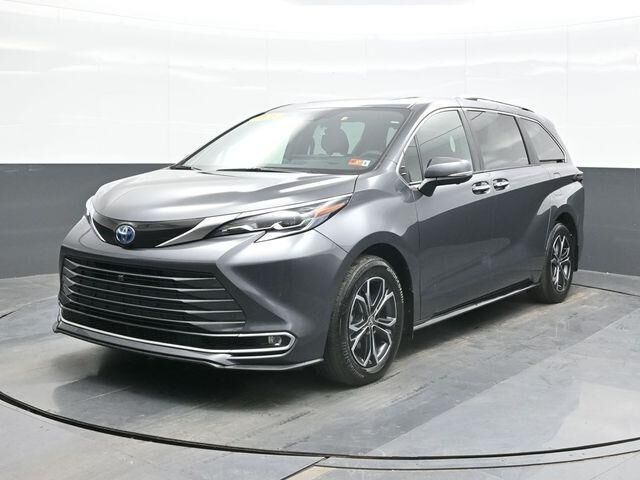 2025 Toyota Sienna Platinum 7-Passenger