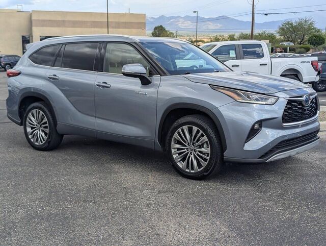 2021 Toyota Highlander Hybrid Platinum