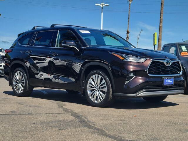 2022 Toyota Highlander Platinum
