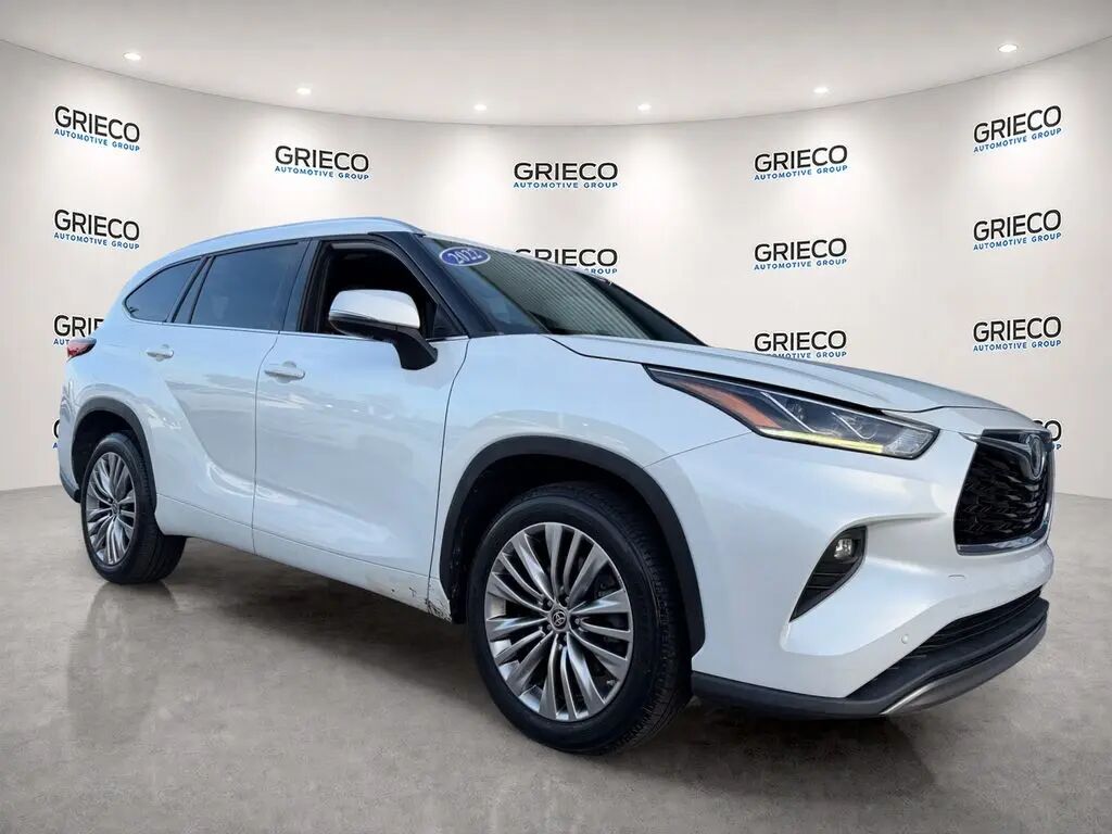 2022 Toyota Highlander Limited — photo 1 of 13