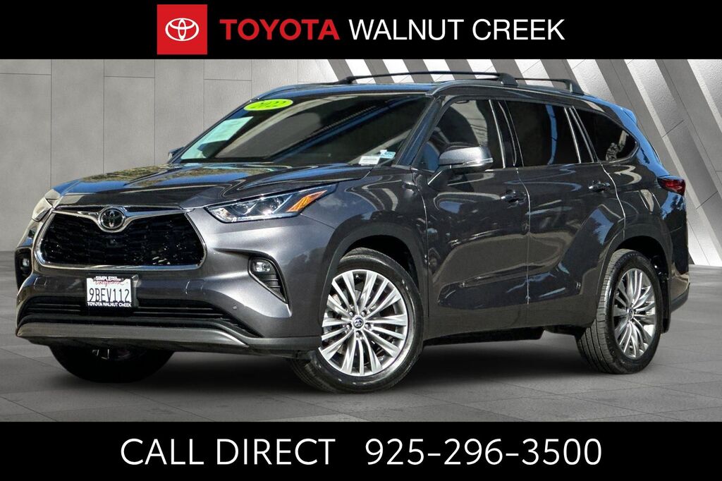 2022 Toyota Highlander Platinum — photo 1 of 13