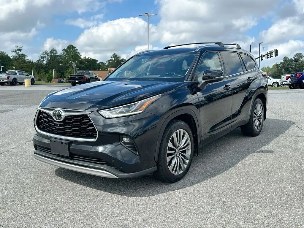 2021 Toyota Highlander Platinum — photo 1 of 13