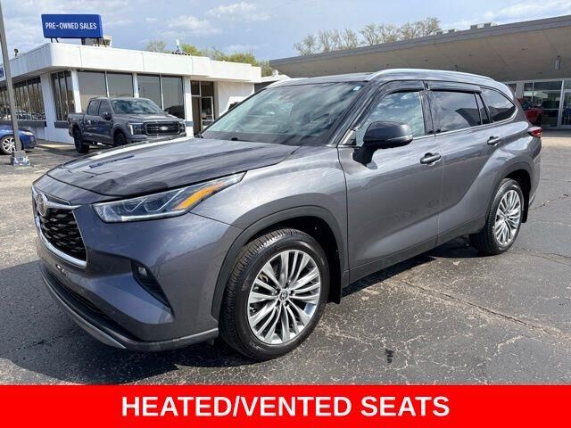 2022 Toyota Highlander Platinum