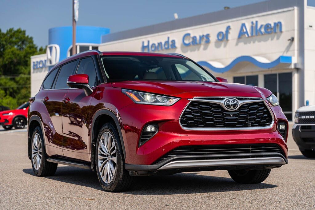 2022 Toyota Highlander Platinum — photo 1 of 13