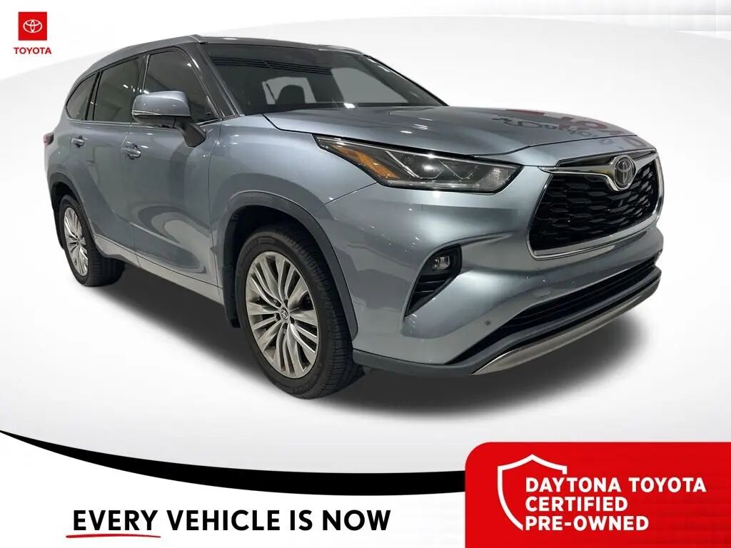 2022 Toyota Highlander Platinum — photo 1 of 9