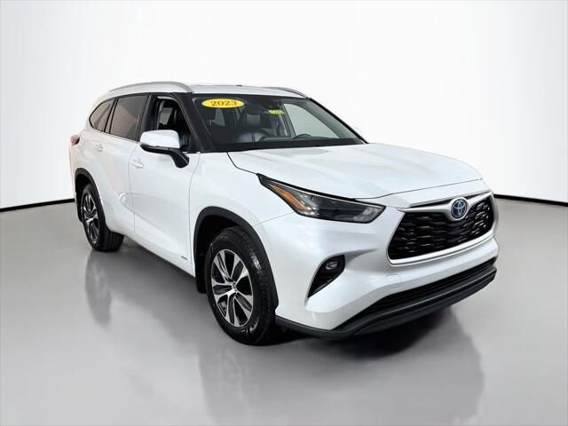 2022 Toyota Highlander Hybrid XLE