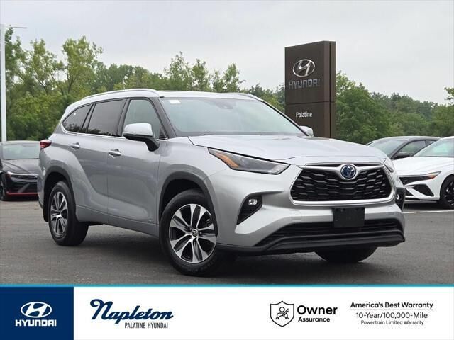 2022 Toyota Highlander Hybrid XLE — photo 1 of 13