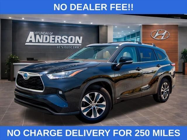 2022 Toyota Highlander Hybrid XLE — photo 1 of 13