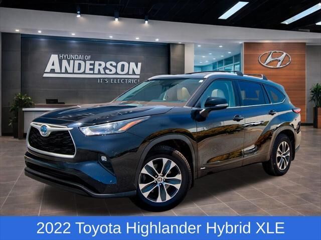 2022 Toyota Highlander Hybrid XLE