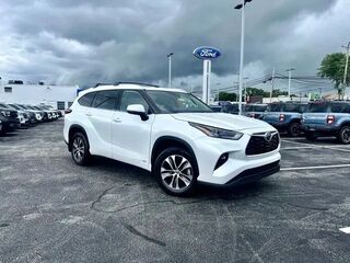2022 Toyota Highlander Hybrid XLE