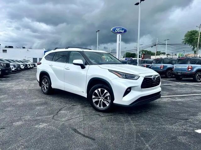 2022 Toyota Highlander Hybrid XLE