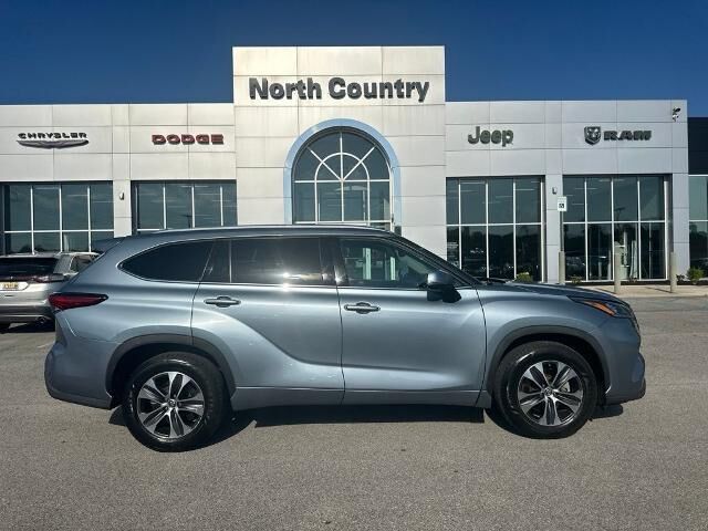 2020 Toyota Highlander XLE — photo 1 of 6