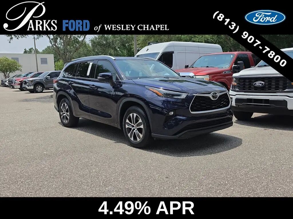 2022 Toyota Highlander XLE — photo 1 of 39