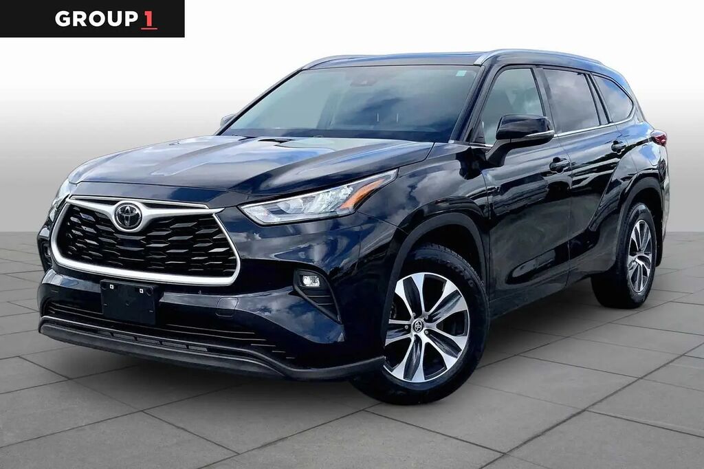 2020 Toyota Highlander XLE — photo 1 of 13