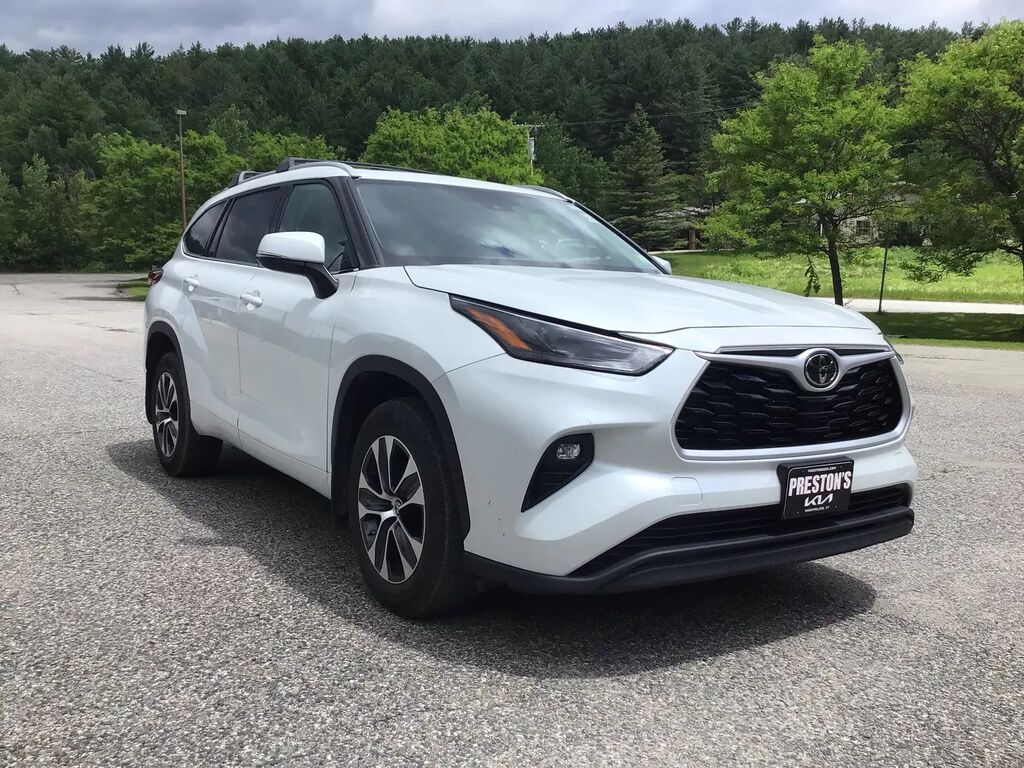 2022 Toyota Highlander XLE — photo 1 of 13