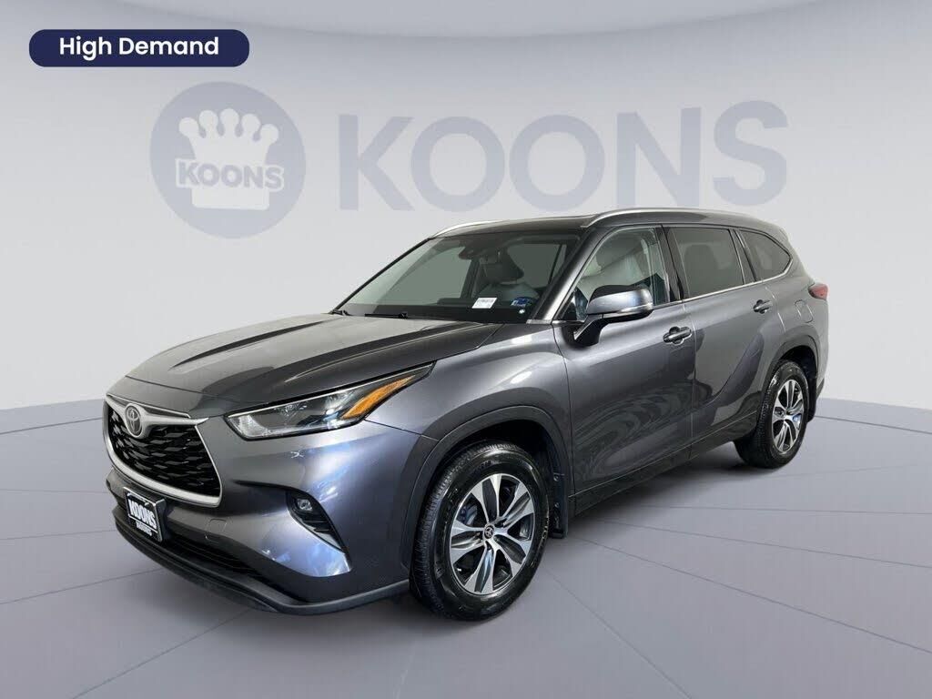 2021 Toyota Highlander XLE — photo 1 of 1