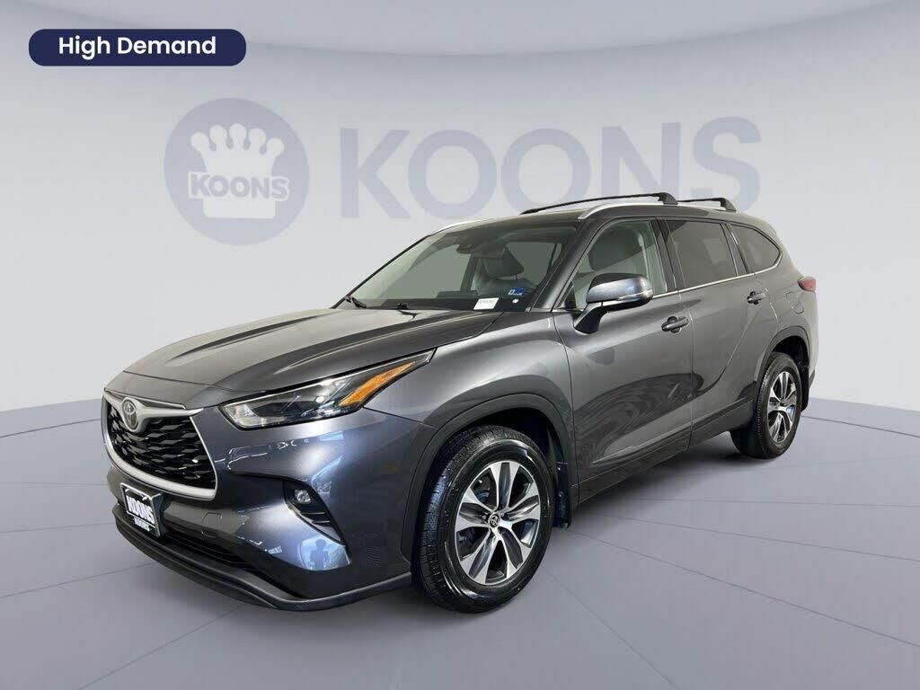 2022 Toyota Highlander XLE — photo 1 of 1