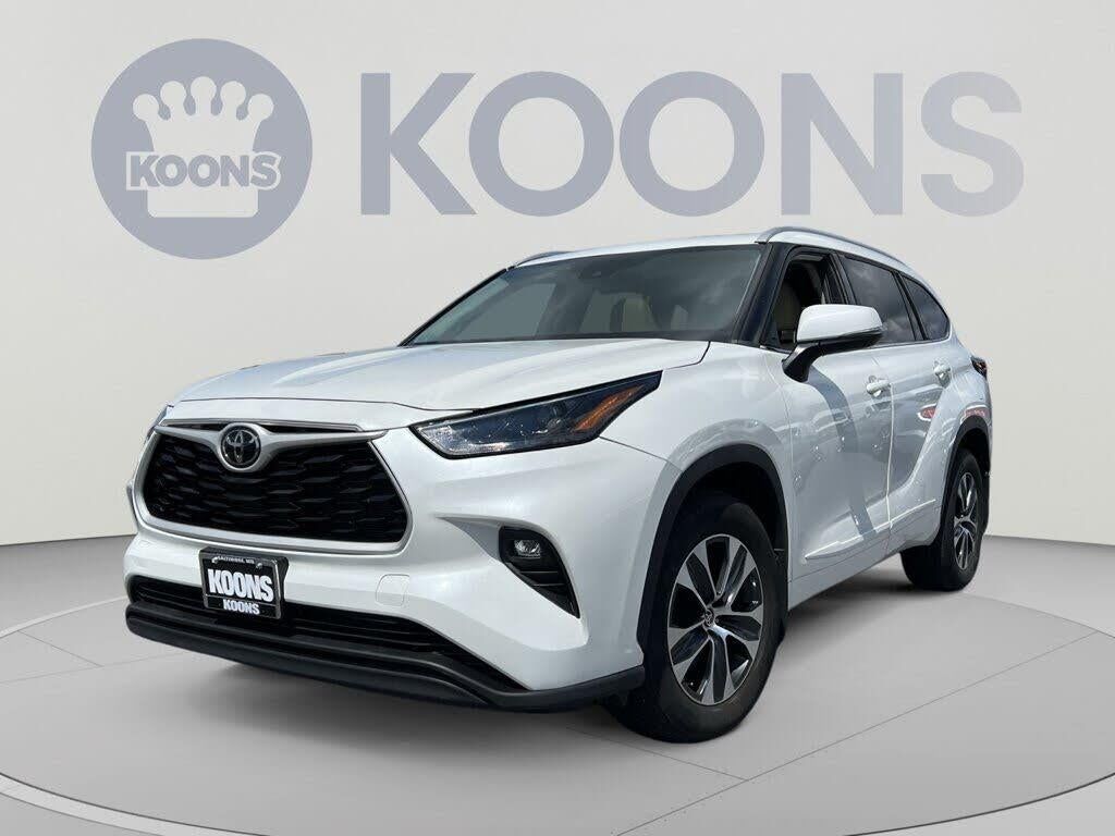 2022 Toyota Highlander XLE — photo 1 of 1