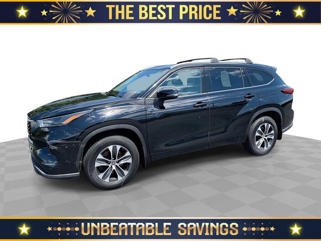 2022 Toyota Highlander XLE — photo 1 of 13