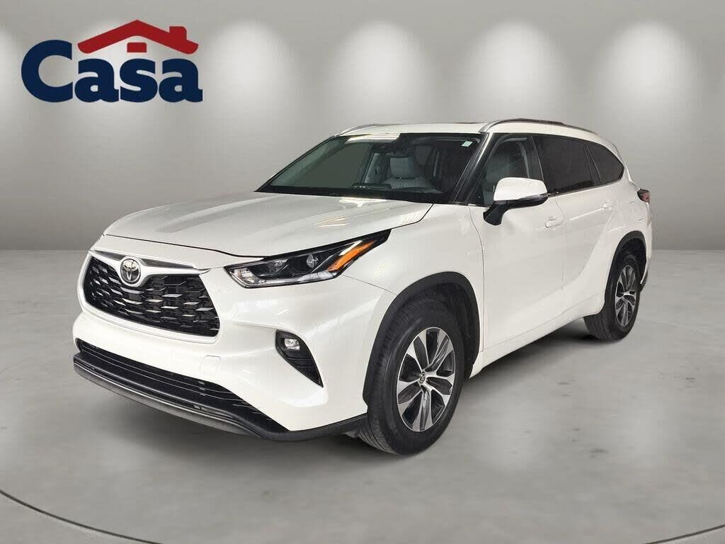 2021 Toyota Highlander XLE — photo 1 of 1