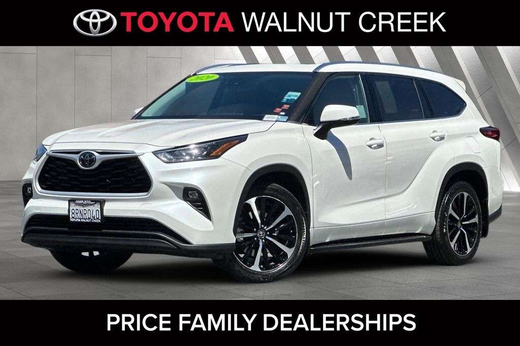 2020 Toyota Highlander XLE — photo 1 of 13