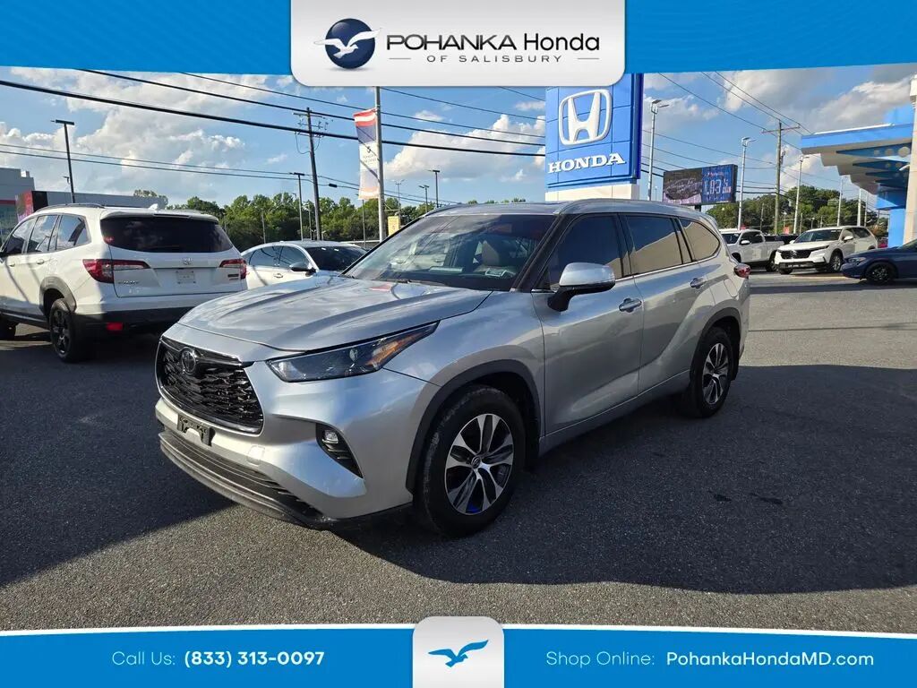 2022 Toyota Highlander XLE — photo 1 of 12