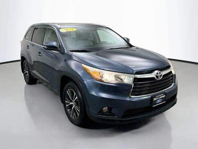 2016 Toyota Highlander XLE — photo 1 of 13