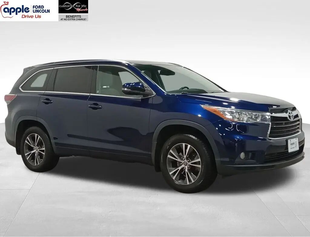 2016 Toyota Highlander XLE — photo 1 of 13