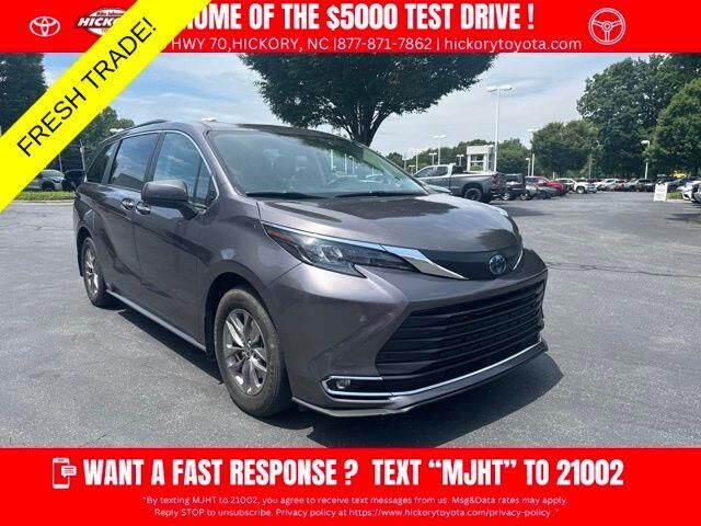 2024 Toyota Sienna XLE 8-Passenger