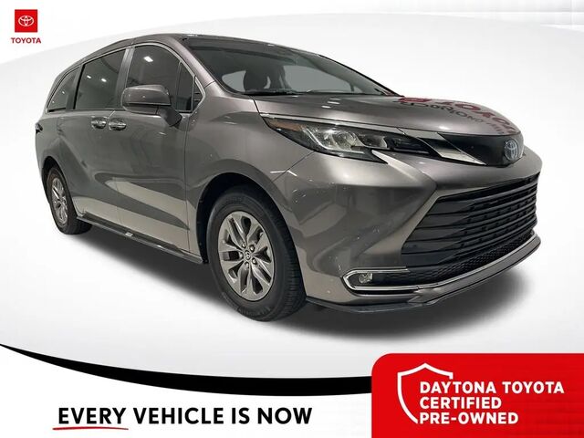 2022 Toyota Sienna XLE 8-Passenger