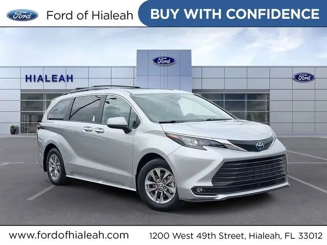 2025 Toyota Sienna XLE 8-Passenger