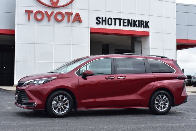 2024 Toyota Sienna XLE