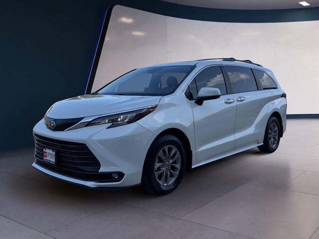 2025 Toyota Sienna XLE 7-Passenger — photo 1 of 13