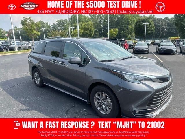 2025 Toyota Sienna XLE 8-Passenger