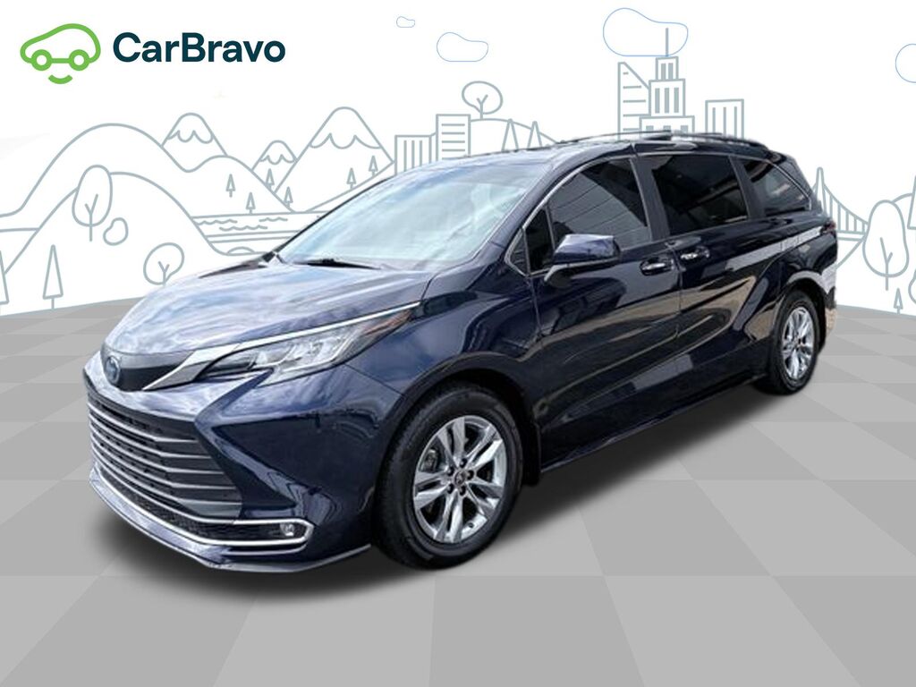 2022 Toyota Sienna XLE — photo 1 of 7