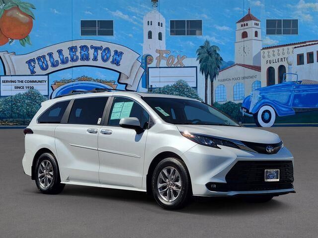 2025 Toyota Sienna XLE 7-Passenger